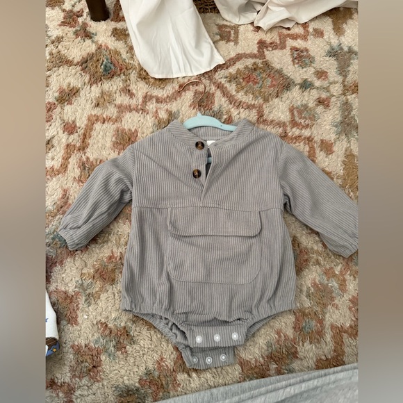 0-3 MONTH ROMPER - Picture 3 of 10